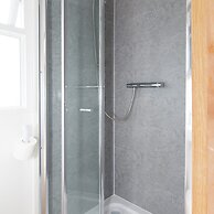 Gorgeous Shepherds Hut - Walk to Beach Pub