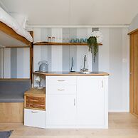 Gorgeous Shepherds Hut - Walk to Beach Pub