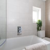 Lovely Seaside Villa Gardens 40 Metres to Beach