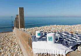 Lovely Seaside Villa Gardens 40 Metres to Beach