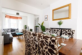 Lovely Seaside Villa Gardens 40 Metres to Beach