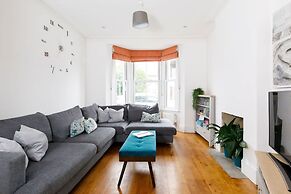 Lovely Seaside Villa Gardens 40 Metres to Beach