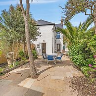 Lovely Seaside Villa Gardens 40 Metres to Beach