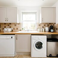 Lovely Seaside Villa Gardens 40 Metres to Beach