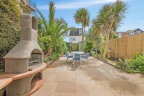 Lovely Seaside Villa Gardens 40 Metres to Beach