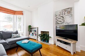 Lovely Seaside Villa Gardens 40 Metres to Beach