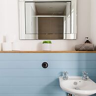 Lovely Seaside Villa Gardens 40 Metres to Beach