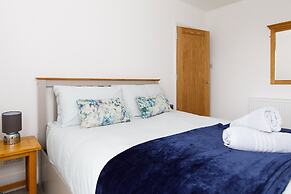 Lovely Seaside Villa Gardens 40 Metres to Beach