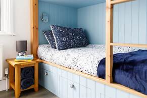 Lovely Seaside Villa Gardens 40 Metres to Beach