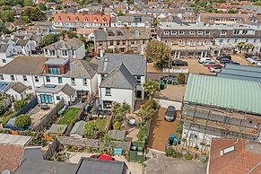 Lovely Seaside Villa Gardens 40 Metres to Beach