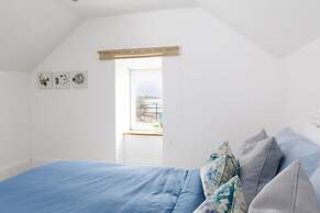 Lovely Seaside Villa Gardens 40 Metres to Beach