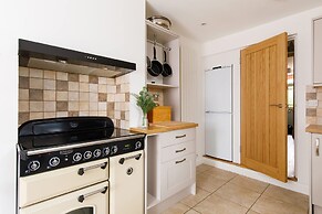 Lovely Seaside Villa Gardens 40 Metres to Beach