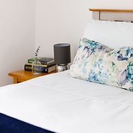 Lovely Seaside Villa Gardens 40 Metres to Beach