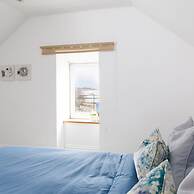 Lovely Seaside Villa Gardens 40 Metres to Beach