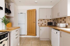 Lovely Seaside Villa Gardens 40 Metres to Beach