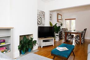 Lovely Seaside Villa Gardens 40 Metres to Beach