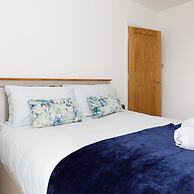 Lovely Seaside Villa Gardens 40 Metres to Beach