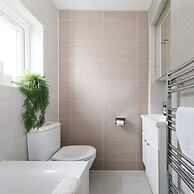 Lovely Seaside Villa Gardens 40 Metres to Beach