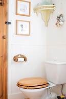 Pretty Cottage Near City Sea