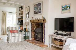 Pretty Cottage Near City Sea