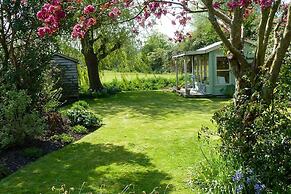 Pretty Cottage Near City Sea