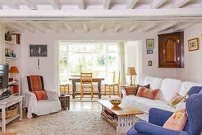 Pretty Cottage Near City Sea