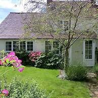 Pretty Cottage Near City Sea