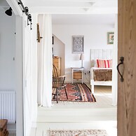 Pretty Cottage Near City Sea