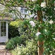 Pretty Cottage Near City Sea