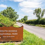 Pretty Cottage Near City Sea