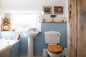 Pretty Cottage Near City Sea