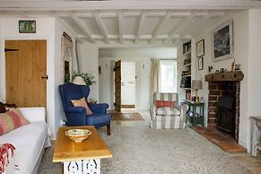 Pretty Cottage Near City Sea