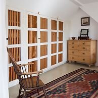 Pretty Cottage Near City Sea