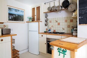 Pretty Cottage Near City Sea