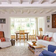 Pretty Cottage Near City Sea