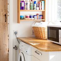 Pretty Cottage Near City Sea