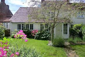 Pretty Cottage Near City Sea