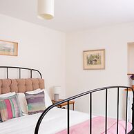 Pretty Cottage Near City Sea