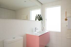 Insta-worthy 4br Designer House 5 min to the Beach