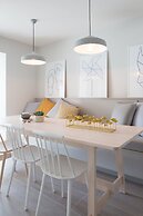 Insta-worthy 4br Designer House 5 min to the Beach