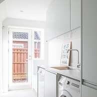 Insta-worthy 4br Designer House 5 min to the Beach