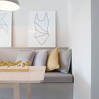 Insta-worthy 4br Designer House 5 min to the Beach