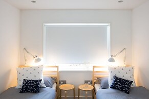 Insta-worthy 4br Designer House 5 min to the Beach