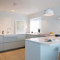 Insta-worthy 4br Designer House 5 min to the Beach