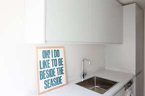 Insta-worthy 4br Designer House 5 min to the Beach