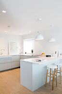 Insta-worthy 4br Designer House 5 min to the Beach