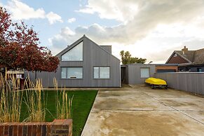 Insta-worthy 4br Designer House 5 min to the Beach