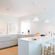 Insta-worthy 4br Designer House 5 min to the Beach