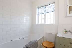 Newly Refurbished Seaside Escape - 5 Mins to Beach