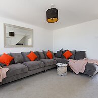 Newly Refurbished Seaside Escape - 5 Mins to Beach